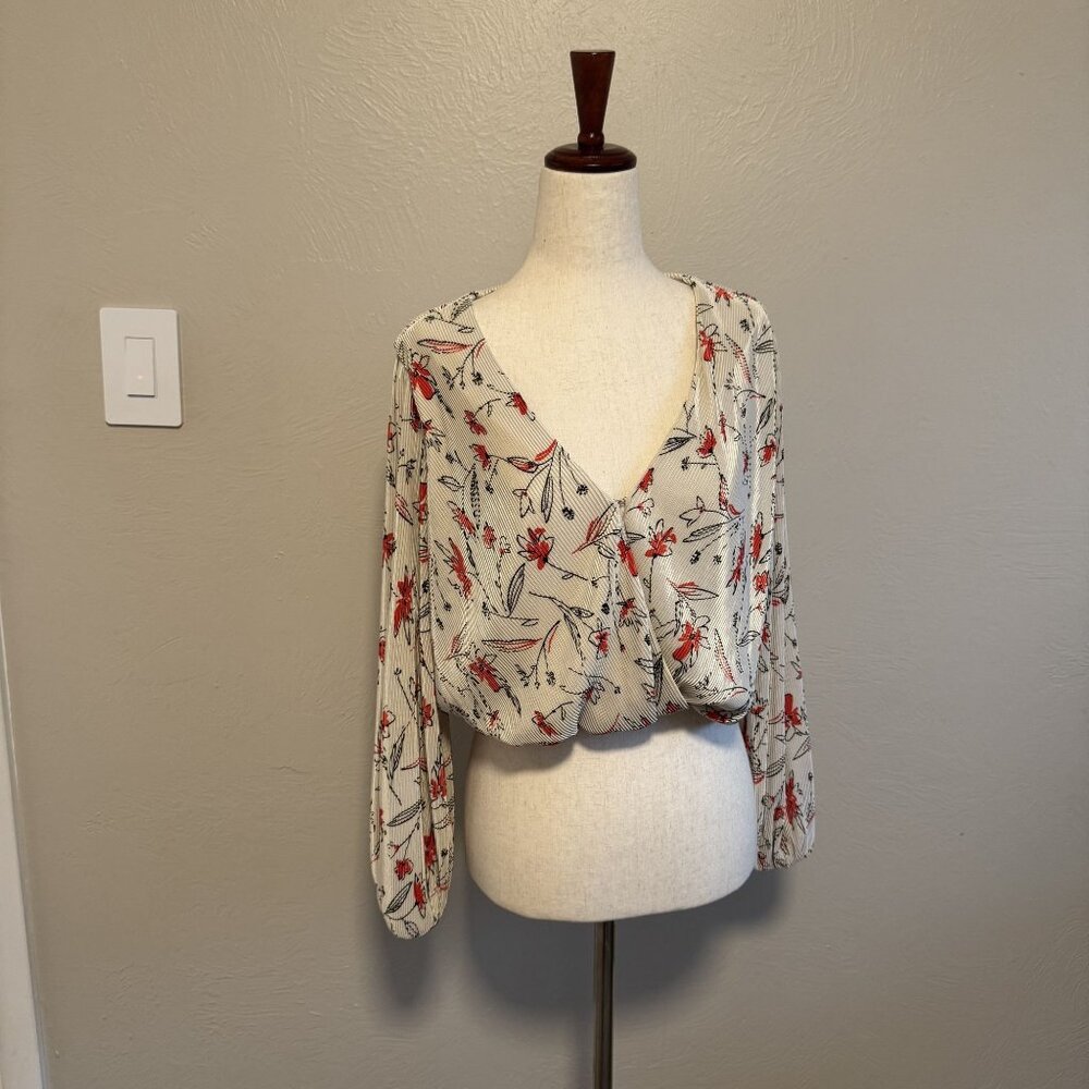 ASTR Pleated Plunging Long Sleeve Red Floral Blouse Size Small